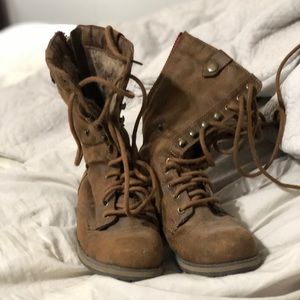 Combat boots